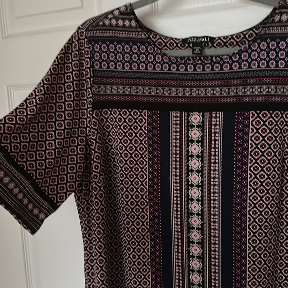 Roz & Ali (Dress Barn) irresistibly gorgeous print! Slimming your silhouette!